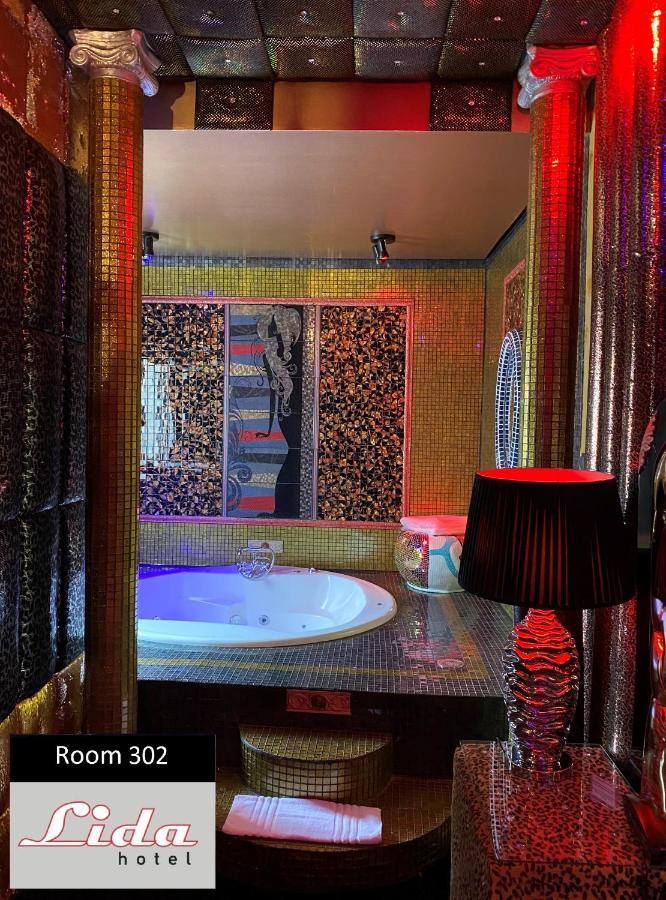 Deluxe Suite Spa Bath